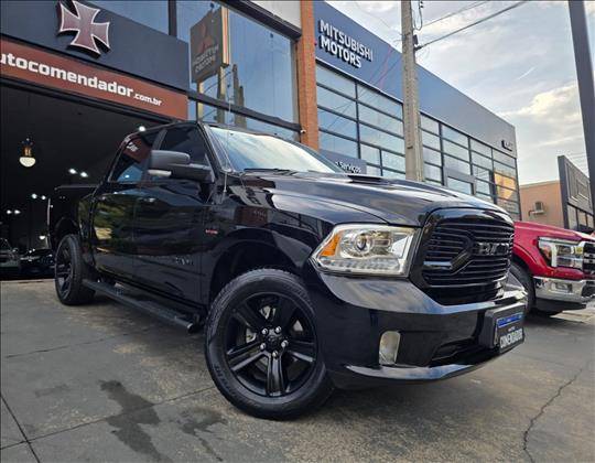RAM CLASSIC 5.7 V8 GASOLINA LARAMIE NIGHT EDITION CD 4X4 AUTOMÁTICO